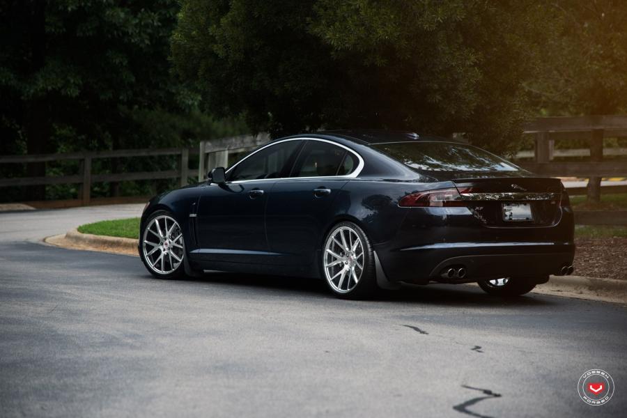  Jaguar XF on Vossen Wheels (VPS-306) 2017 года  (фото 6 из 10)